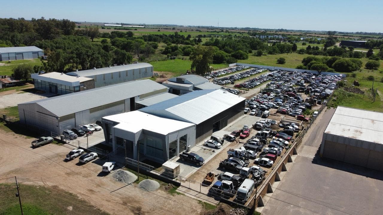 Vista aérea de la planta de AutoPartes Ruta sobre la Ruta Nacional Nº 9 en Villa María